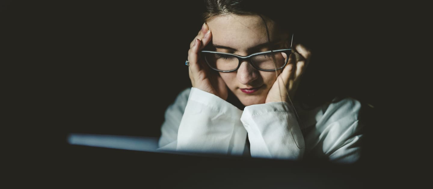 Psychology student works in biomedical engineering lab to study the migraines that plague her