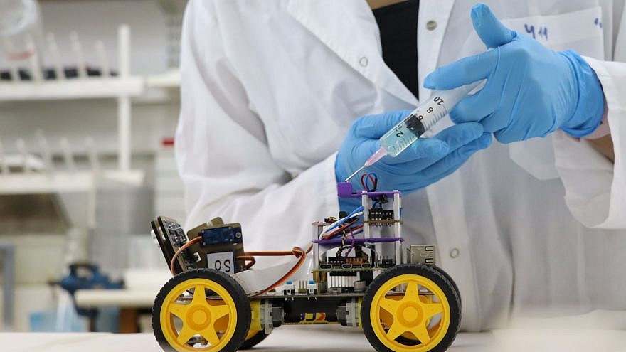 TAU researchers develop biological sensor that allows robots to ‘smell’