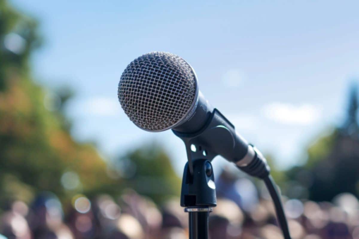 Heat Waves Reduce Politicians’ Speech Complexity